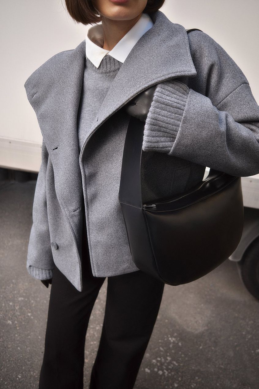 Livia – Elegant and Refined Short Trench